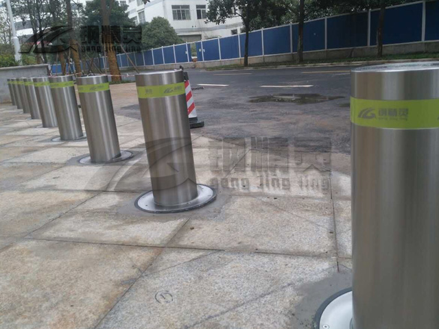 汉口火车站路桩公司 钢精灵升降路桩 学校门口升降路障