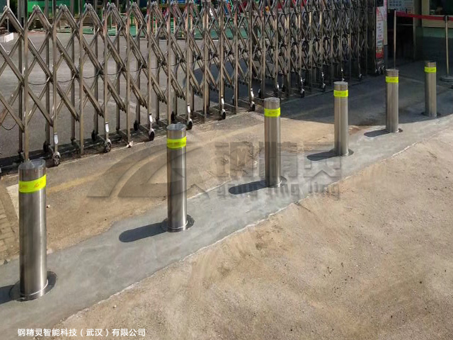 武汉钢精灵路桩 学校门口阻车路障