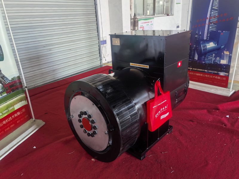 824KW（1030KVA）无刷发电机